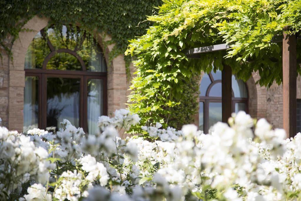 Castello Banfi - Il Borgo - Relais Et Chateaux Poggio alle Mura Ngoại thất bức ảnh